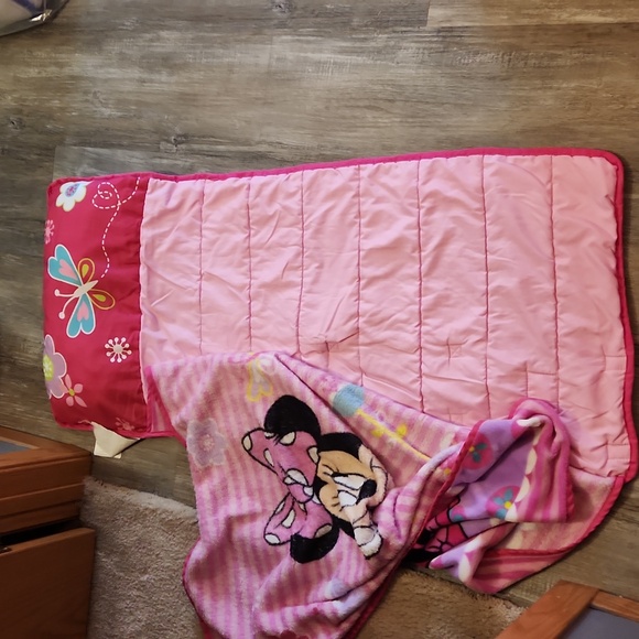 Minnie Mouse - Picture 2 of 2